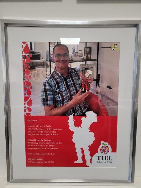 Felicitate van gemeente Tiel voor Arie van Vliet met zijn 25 jarig jubileum